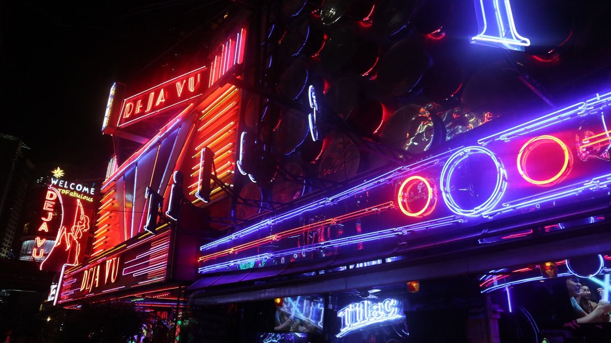 ソイカウボーイ。歓楽街。