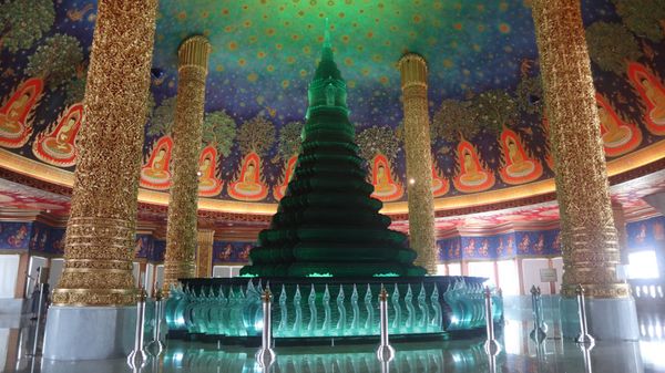 タイ・バンコク「タイ旅行(1回目)」の写真：ワットパクナムは日本人でいっぱい。