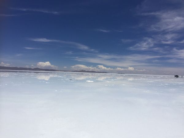ボリビア多民族国・ラパス「南米旅行 ボリビア」の写真：鏡ばりのウユニにも会えた！この時は水が少...