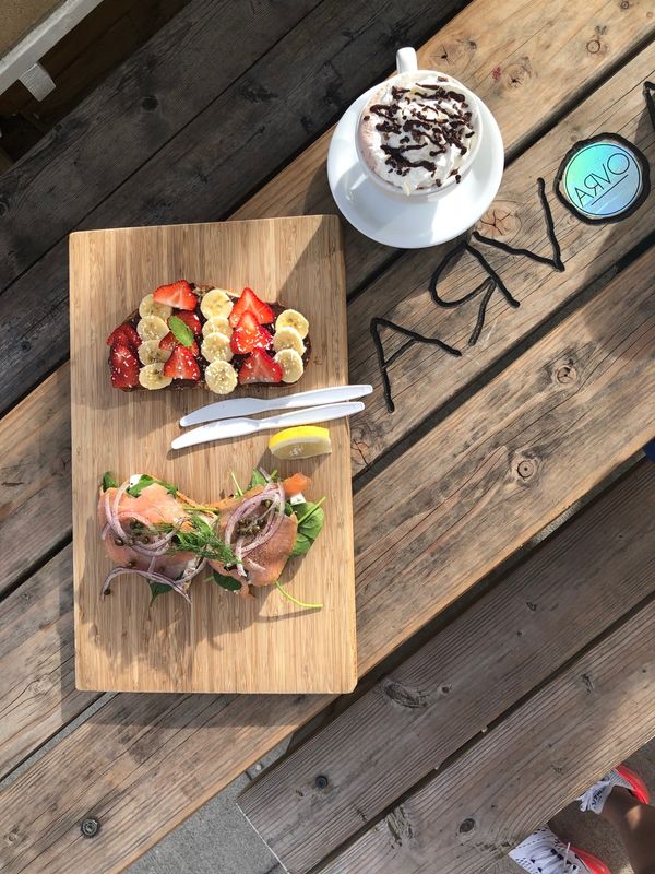 アメリカ(米国)・ハワイ「ハワイ旅行(1回目)」の写真：ARVOのトーストとカフェラテ
