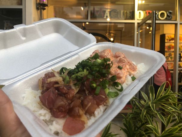 アメリカ(米国)・ハワイ「ハワイ旅行(1回目)」の写真：ポキ、スパむすびなどのハワイっぽい食べ物