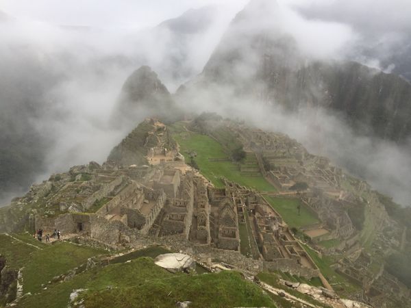 ペルー・マチュピチュ「南米旅行 ペルー」の写真：雲が晴れて姿を現した遺跡に感動。ワイナピ...