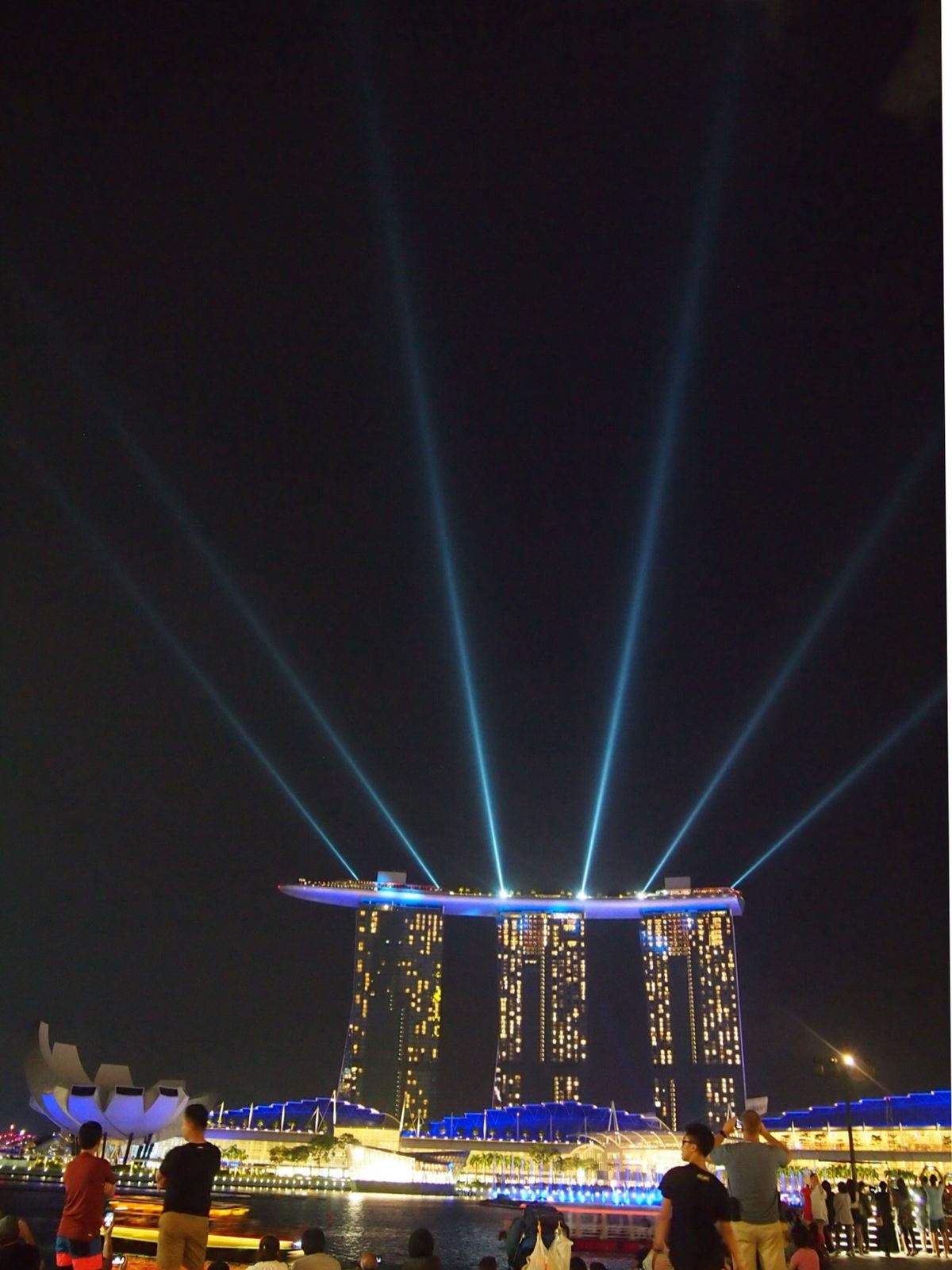 このホテル(マリーナベイサンズ)のプールに入りたくて宿泊。

まさかの...