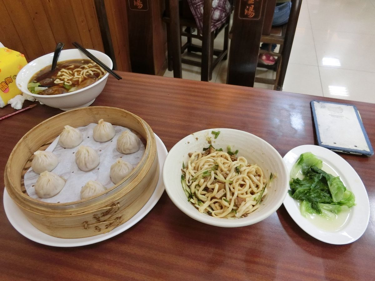 台湾の高雄です。
台北から新幹線でたしか5.6千円で行けます。