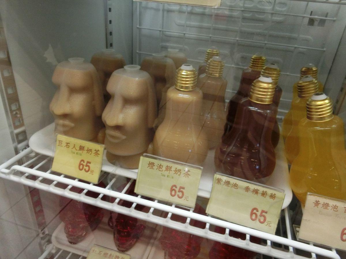 台湾の高雄です。
台北から新幹線でたしか5.6千円で行けます。