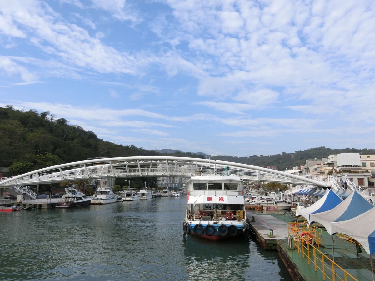 台湾の高雄です。
台北から新幹線でたしか5.6千円で行けます。