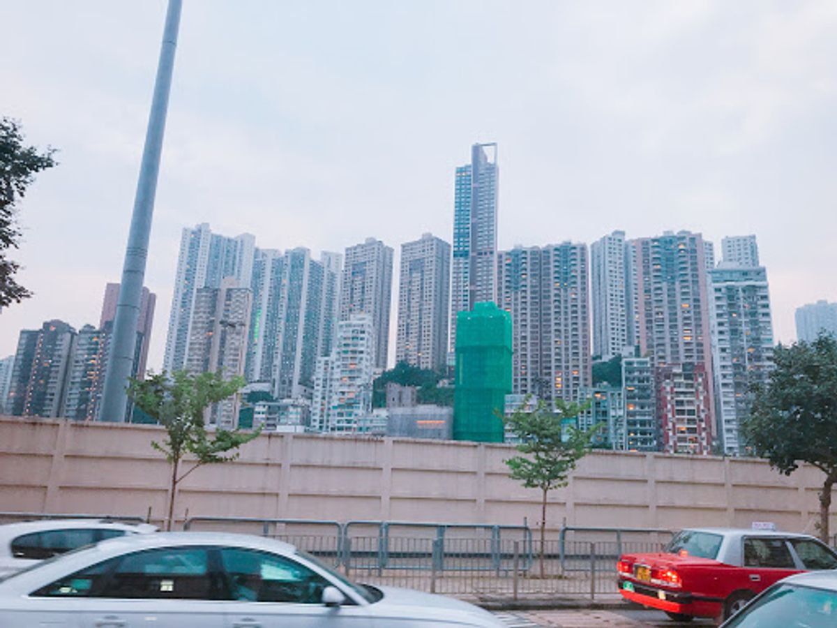 実は香港は、マレーシア からの帰りの経由地で台風のため飛行機が飛ばずに足止...