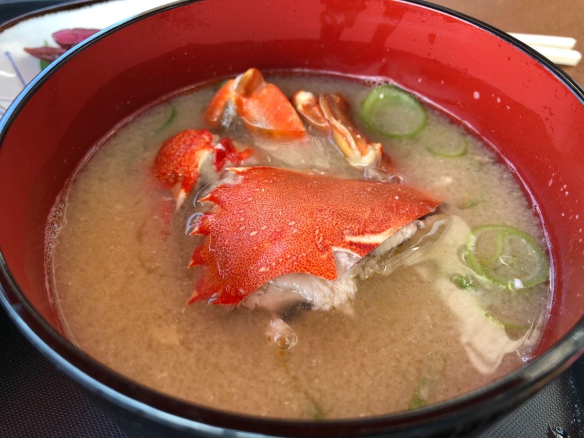 うにサーモン丼とカニ汁🦀
小樽市塩谷にて。

美味しすぎる。