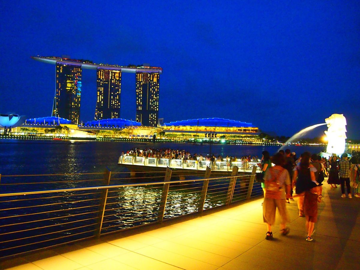 マリーナベイサンズとマーライオンが同じ画角におさまるスポット。