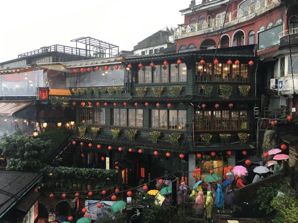 台湾・台北・九份「台北・九份」の写真：九份の街並み！雨が降っていて風情があった...