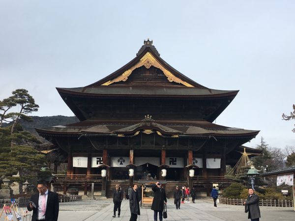 日本・長野県・善光寺・湯田中温泉よろづや・かまくらの里「湯田中温泉・かまくらの里」の写真：善光寺！