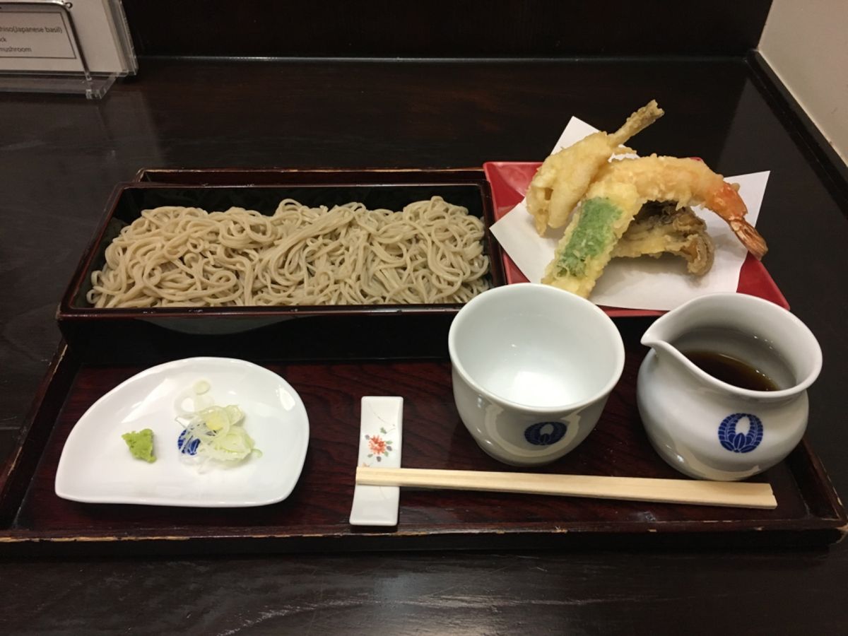 ランチの蕎麦とアップルパイ🍎