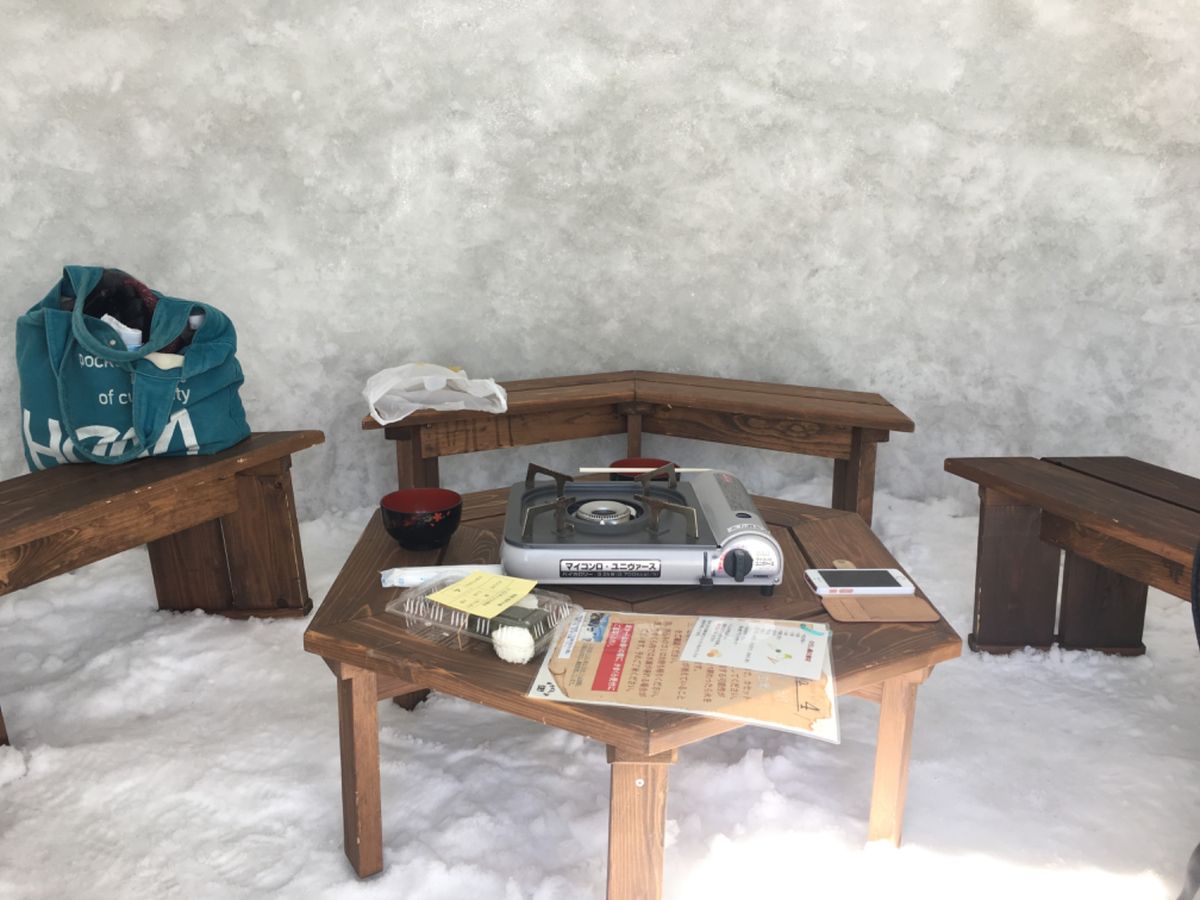 かまくらの中はこんな感じ！