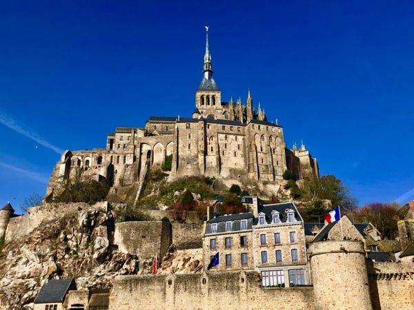 フランス・パリ、モンサンミッシェル、ロワール渓谷、シャルトル「フランス旅行」の写真：モンサンミッシェル
ただただかっこいい建...