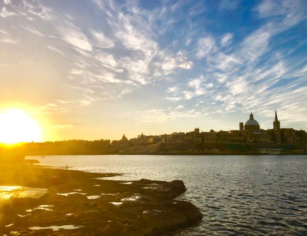 マルタ・ヴァレッタ、スリーマ、スリー・シティーズ、イムディーナ、ゴゾ島、コミノ島「マルタ旅行」の写真：ヴァレッタの朝