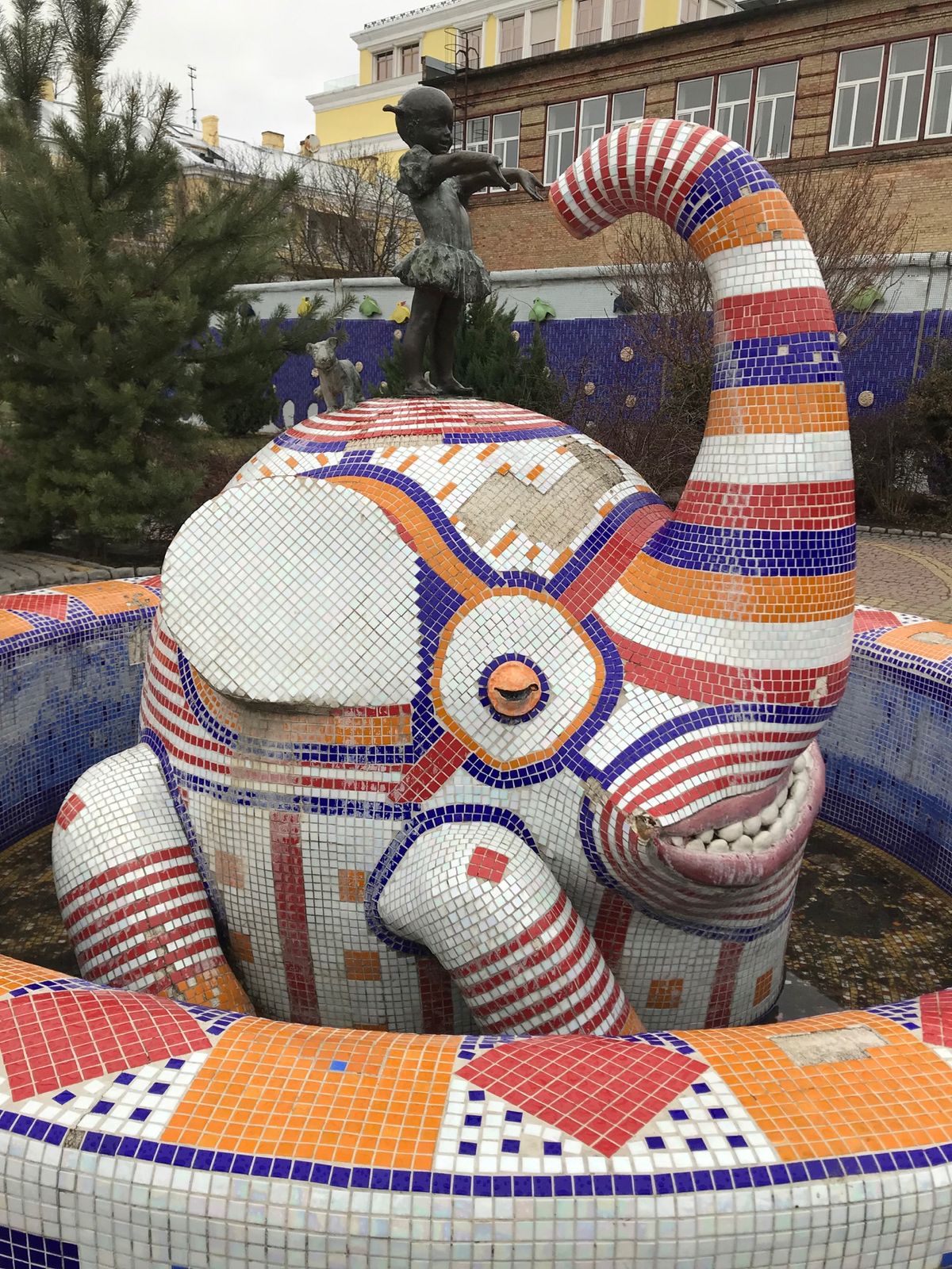 １回目も行ったけど、また訪れてみました。
かわいらしい公園です。
『ラ...