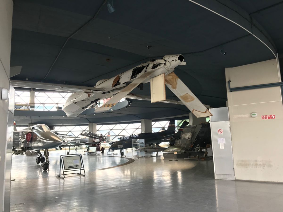 空港から徒歩で行けるベオグラード航空博物館へ行ってきました。