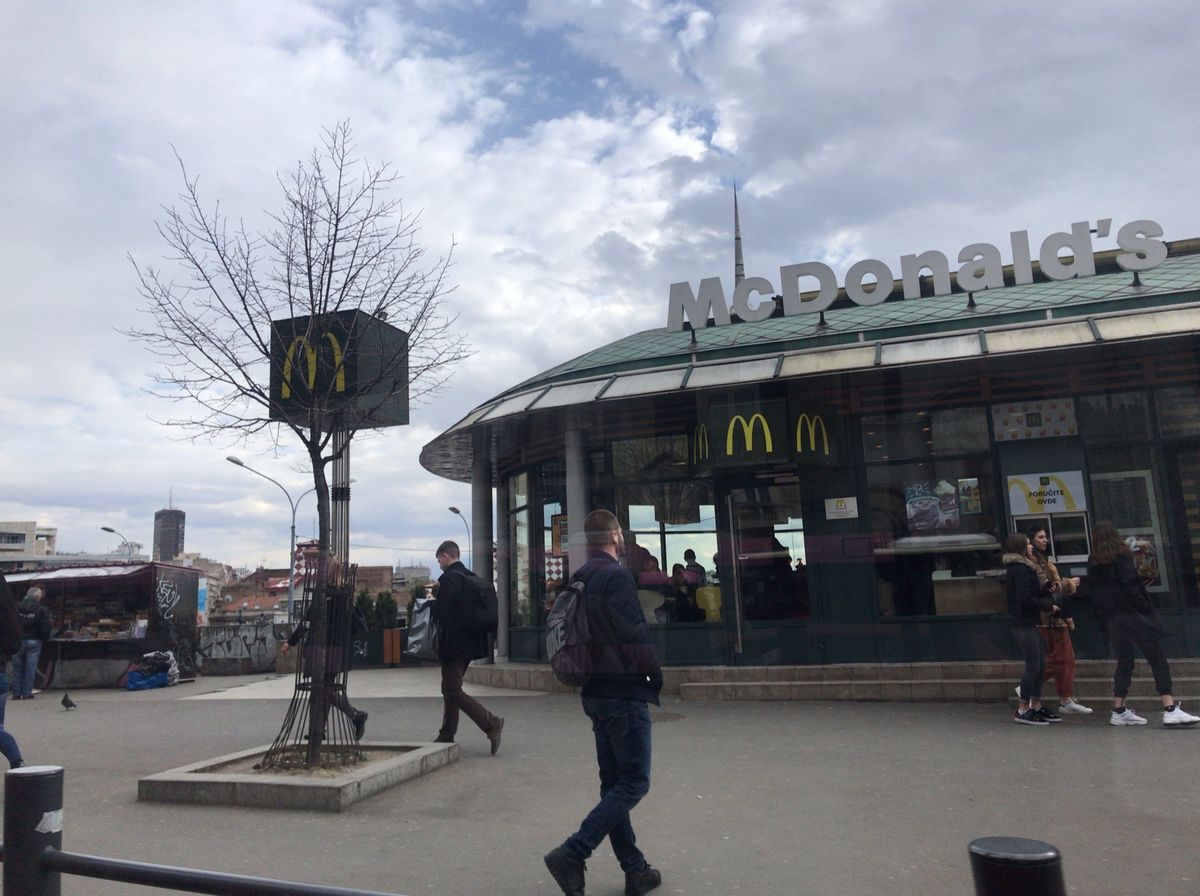 ベオグラードのマクドナルド。
ハート型したフライ。