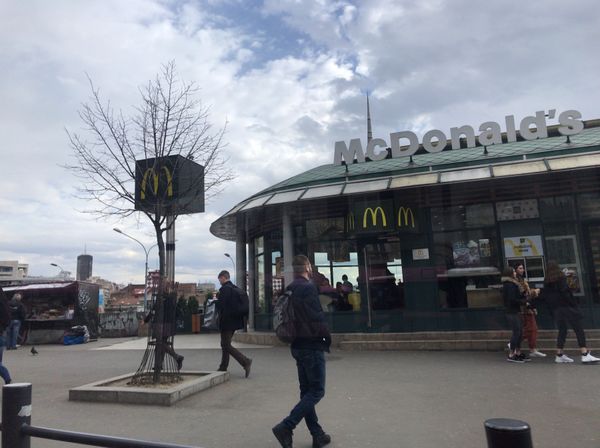 セルビア・ベオグラード「ベオグラード」の写真：ベオグラードのマクドナルド。
ハート型し...