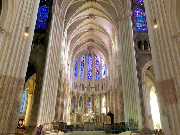 フランス・パリ、モンサンミッシェル、ロワール渓谷、シャルトル「フランス旅行」の写真：世界遺産シャルトル大聖堂
ステンドグラス...