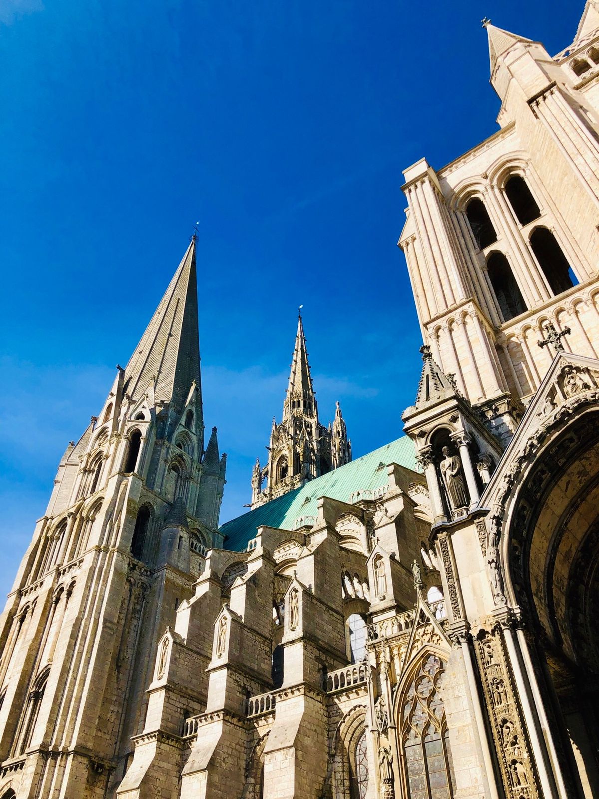 世界遺産シャルトル大聖堂
ステンドグラスが美しいです！