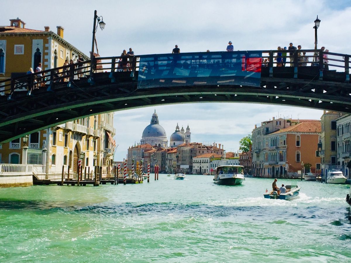 ヴェネツィア
水の都です！行くと感動するので是非！