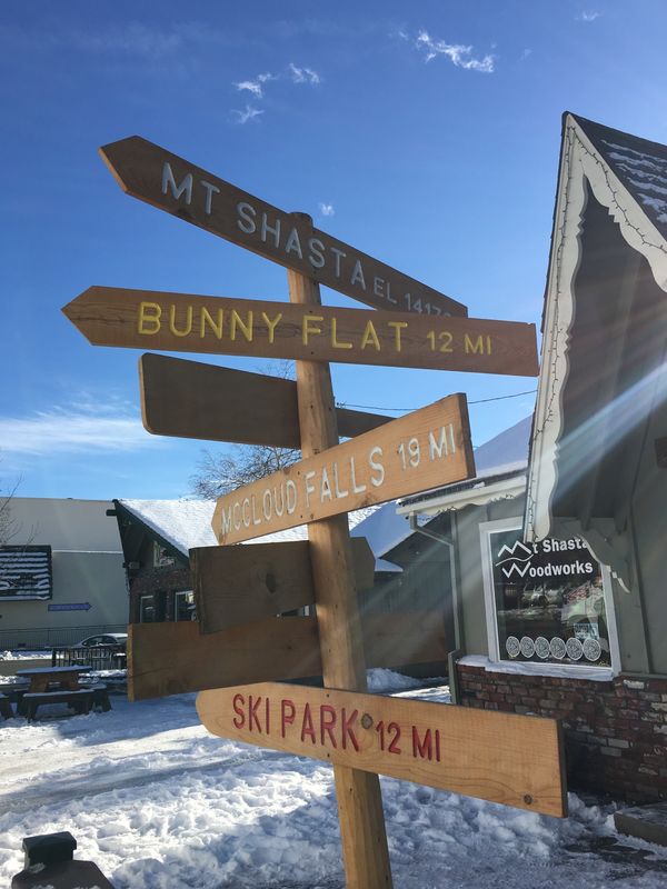 アメリカ(米国)・カリフォルニア、マウントシャスタ「マウントシャスタでスノーボード」の写真