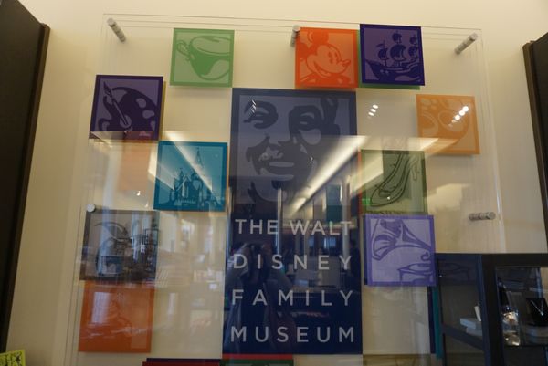 アメリカ(米国)・サンフランシスコ、ゴールデンゲートブリッジ、ウォルトディズニーファミリーミュージアム「霧のサンフランシスコ」の写真