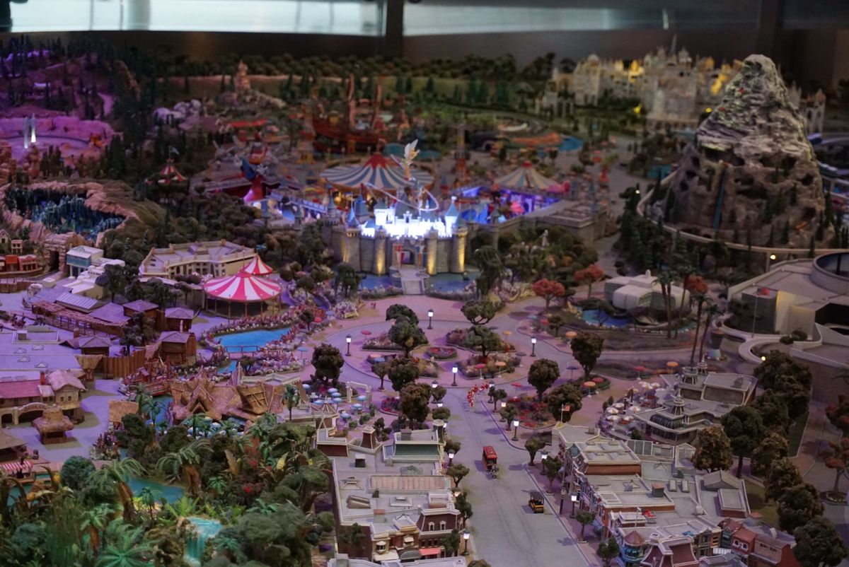 ウォルトディズニーが頭の中で思い描いていたディズニーランドの模型！