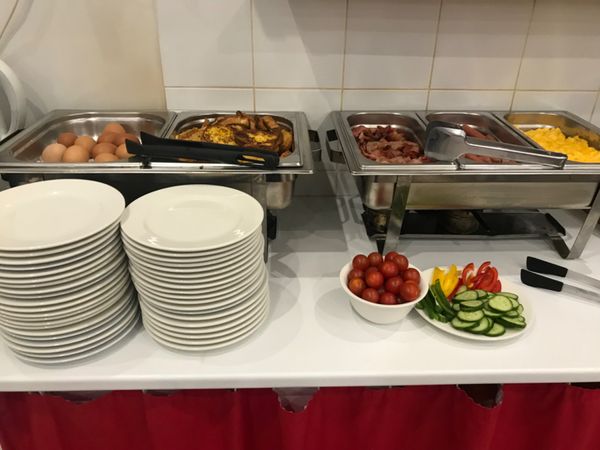 ハンガリー・ブダペスト「ブダペスト」の写真：ホテル　サスワンの朝食。
野菜がたくさ...