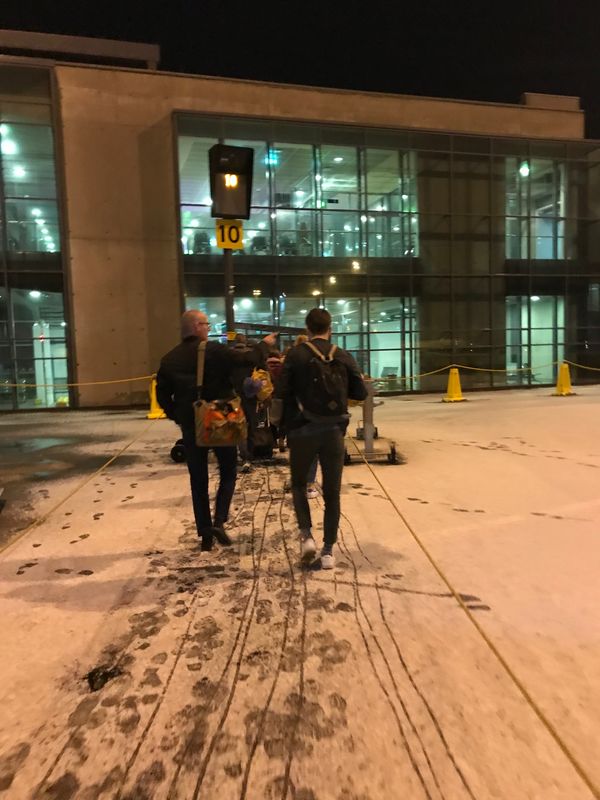 アイスランド・レイキャビク「レイキャビク　オーロラ目的の旅」の写真：ケフィラビーク国際空港。
思ったよりは寒...