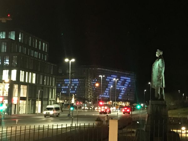 アイスランド・レイキャビク「レイキャビク　オーロラ目的の旅」の写真：街なかのイルミネーション