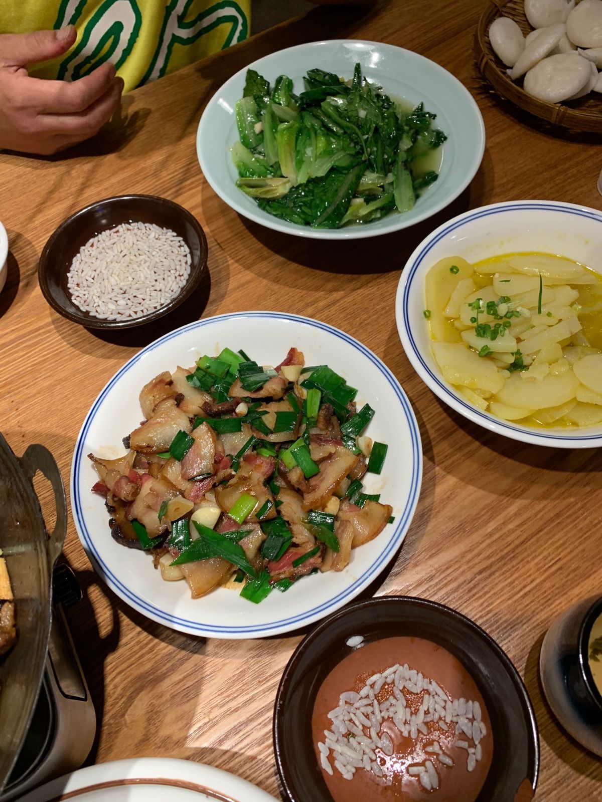 武陵源名物の三下鍋。
英語だと"3 the pot"って書いてあったけど意...