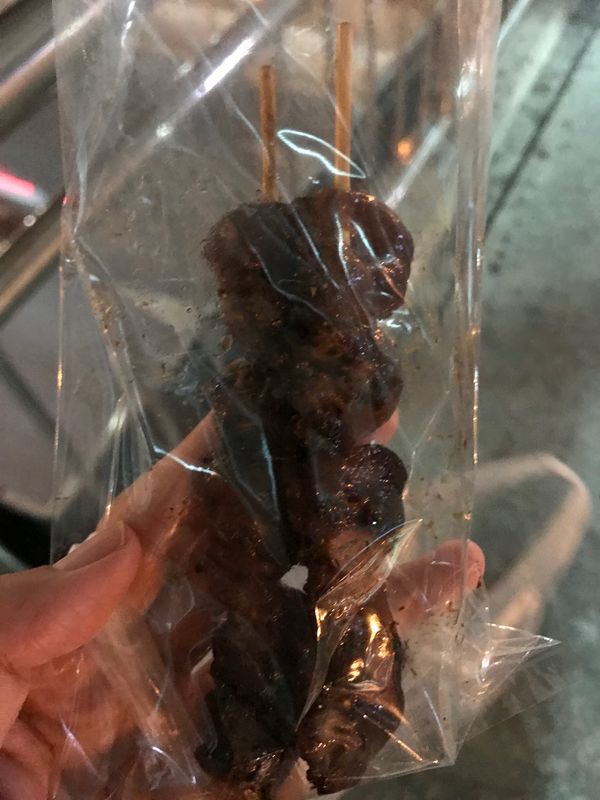 タイ・バンコク「バンコク　弾丸旅」の写真：やきとり2本買ったらなぜかつくね2本もオ...