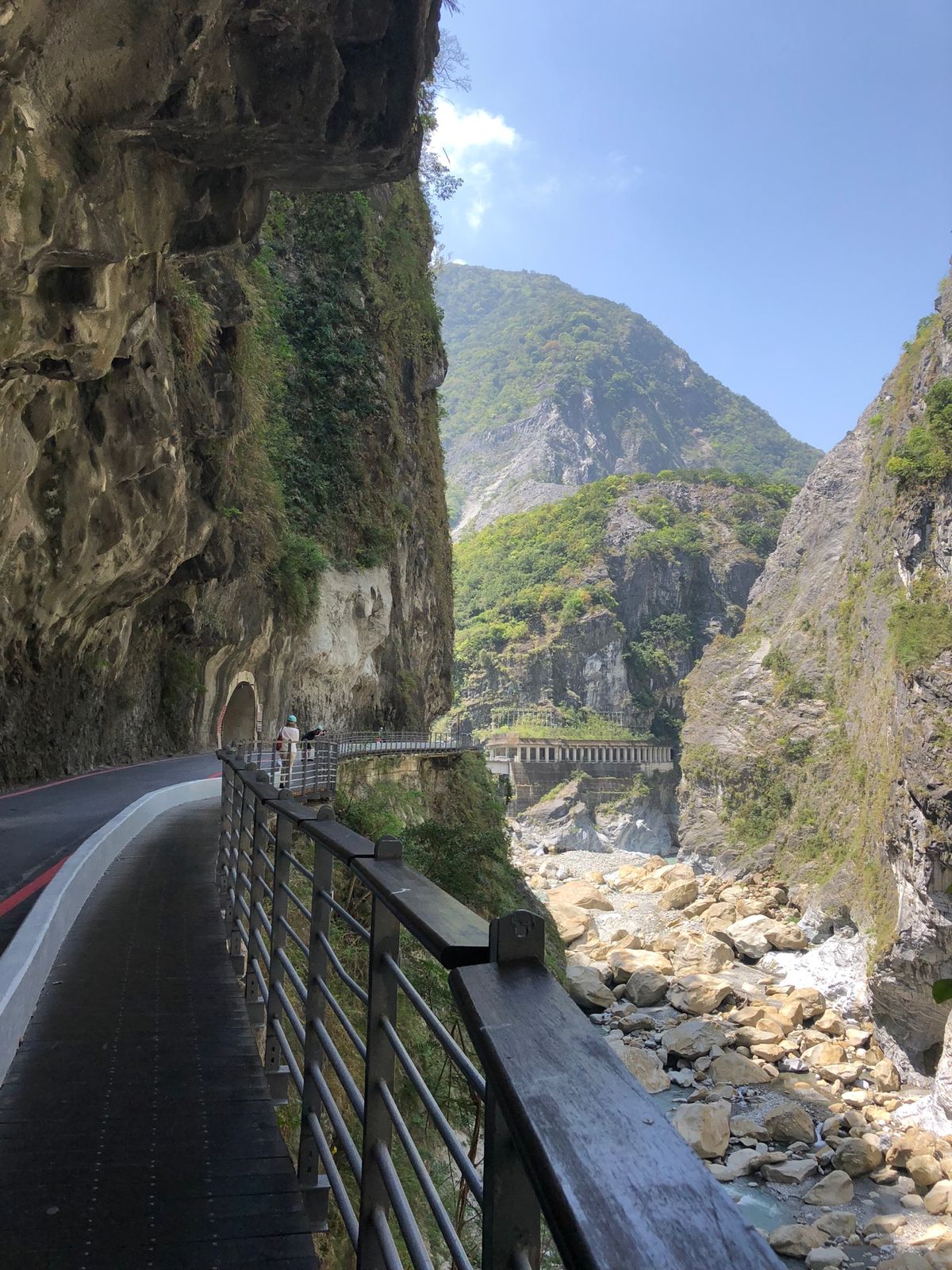 花蓮からバスで太魯閣峡谷へ
