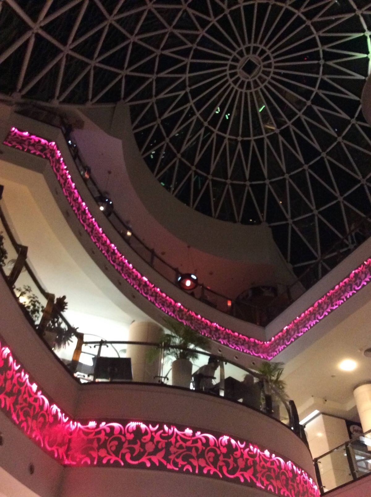 ショッピングモール

パーク・ブルバー・バクー