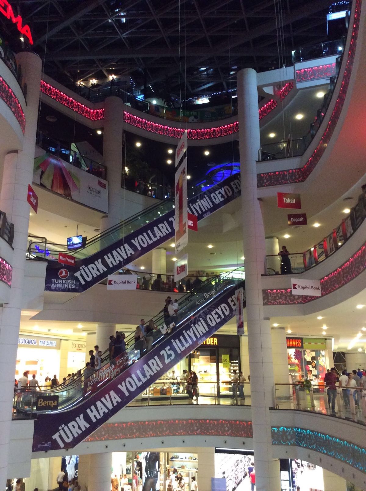 ショッピングモール

パーク・ブルバー・バクー