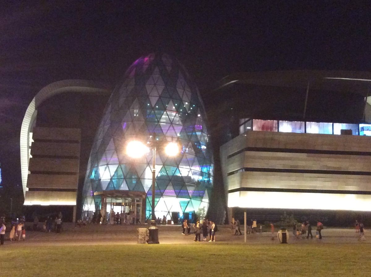 ショッピングモール

パーク・ブルバー・バクー