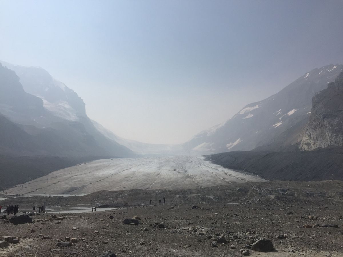 エメラルドレイク、タカカウ滝、コロンビア氷原
頻発していた森林火災の影響で...