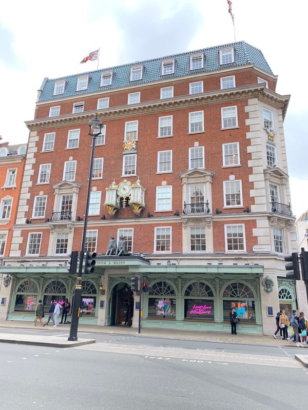 イギリス(英国)・ロンドン、コッツウォルズ「イギリス ロンドン旅🇬🇧」の写真：有名デパート巡り