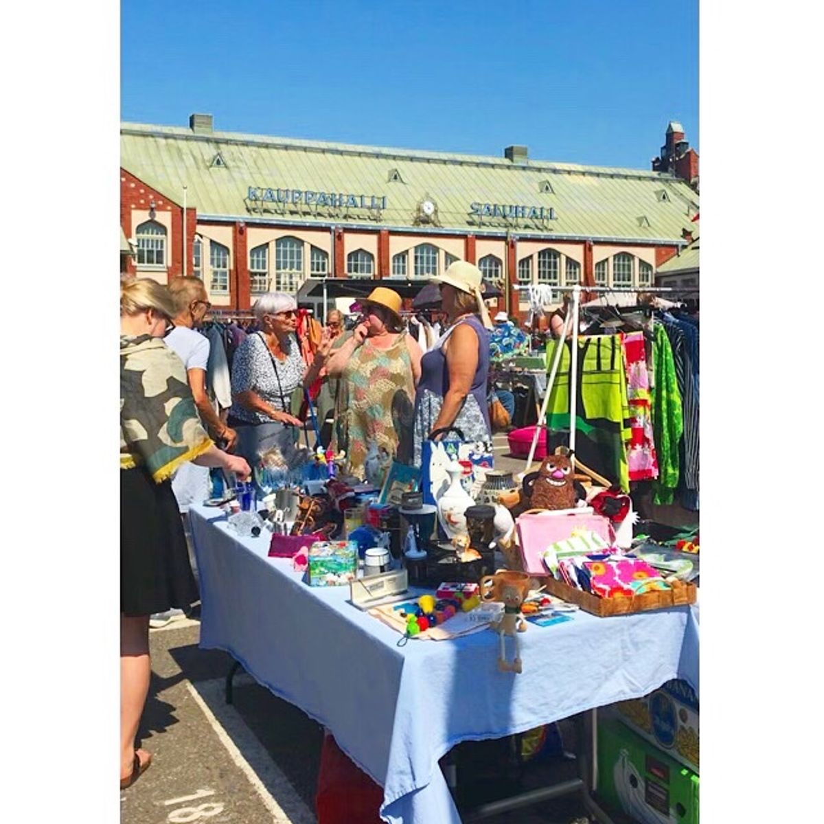 ここ最近必ず行っているヒエタラハティ蚤の市。
掘り出しものが毎年格安でゲッ...