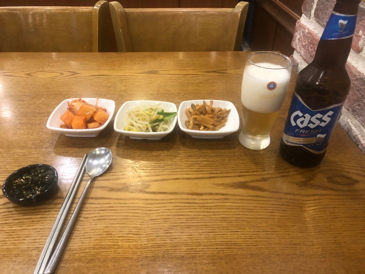 朝　近くのお粥屋さんで朝食😊
胃を休める為にお粥〜
からのビール🍺（笑）
...