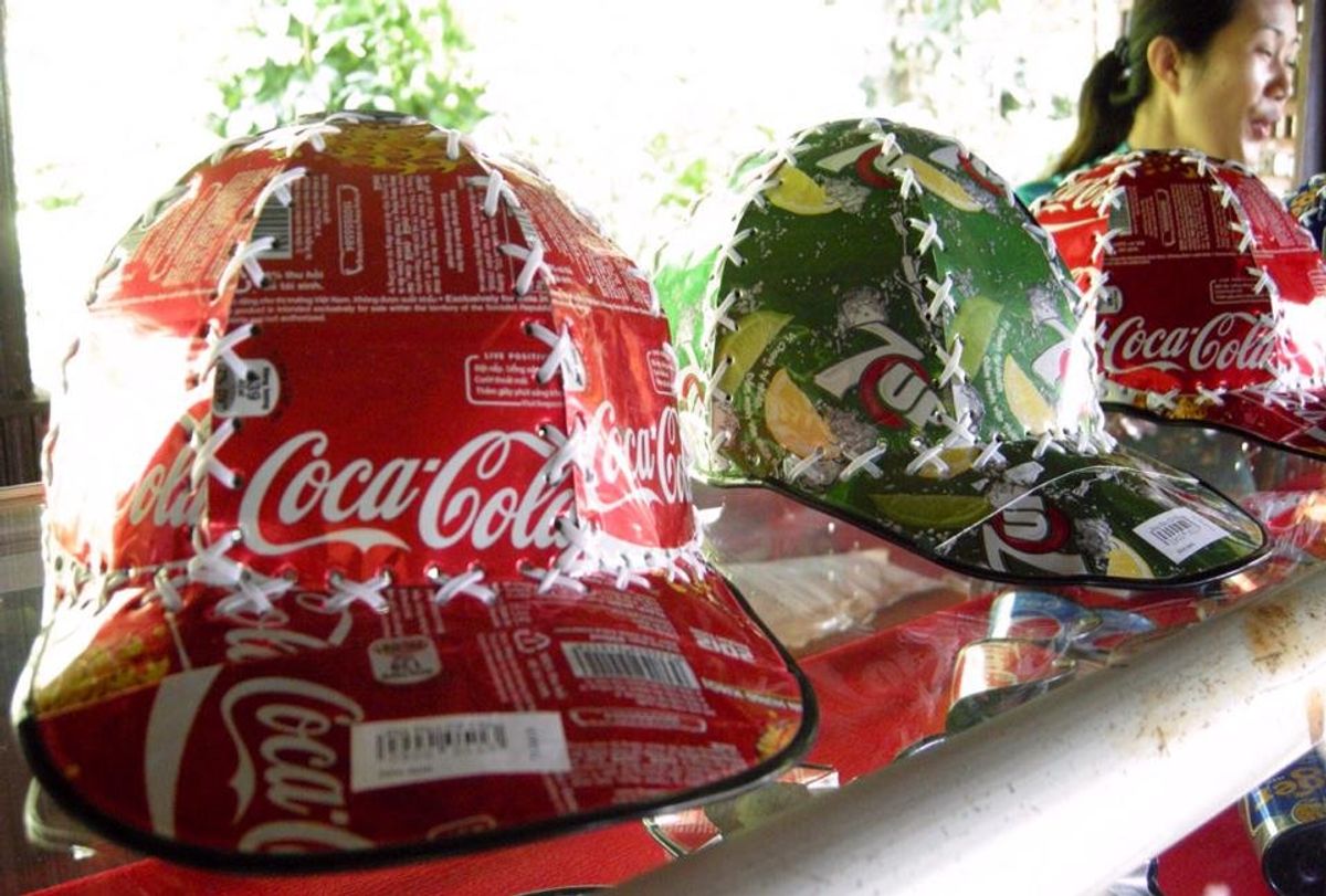 ベトナムの人は手先が器用。
立体カードはあり得ない細かさ。もちろん、きちん...