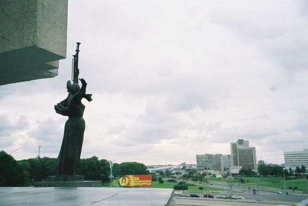 ベラルーシ・ミンスク「ベラルーシ　2007年 ヨーロッパ最後の独裁国家　首都ミンスク滞在」の写真：Minsk Hero City Stel...