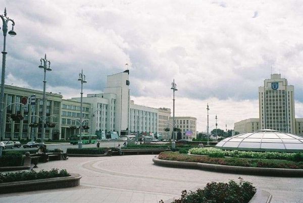 ベラルーシ・ミンスク「ベラルーシ　2007年 ヨーロッパ最後の独裁国家　首都ミンスク滞在」の写真：独立広場