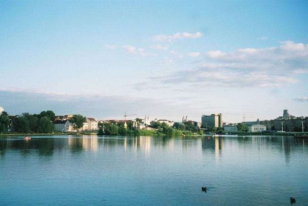 ベラルーシ・ミンスク「ベラルーシ　2007年 ヨーロッパ最後の独裁国家　首都ミンスク滞在」の写真：市民憩いの場
シヴィスワチ川