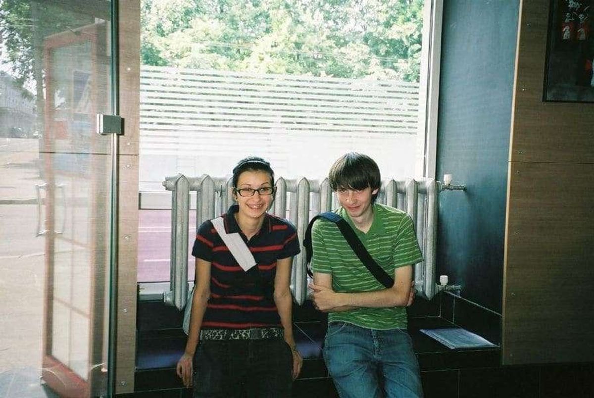 親しくなった若者。
男性は学生の民主化運動に参加し逮捕、大学を除籍処分とな...