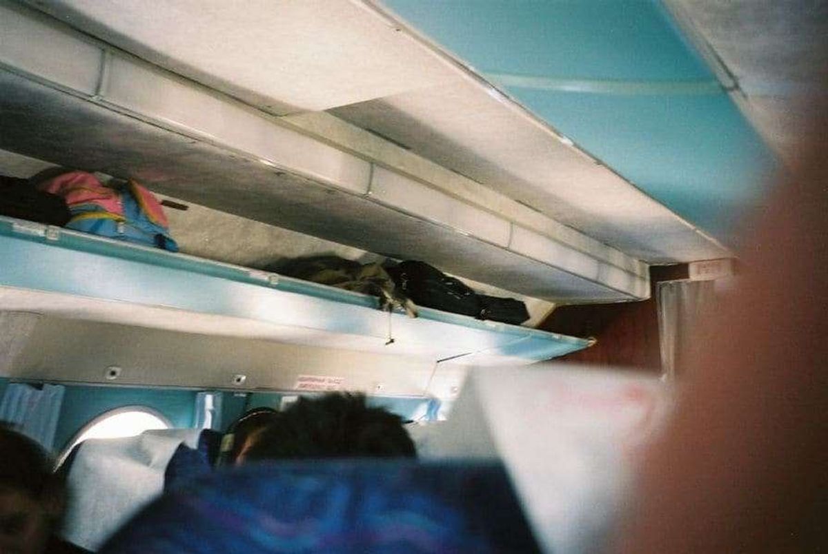 イリューシンの機内
荷物置き場に蓋がない。

