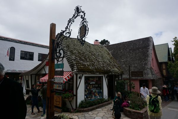 アメリカ(米国)・カリフォルニア・モントレー・カーメルバイザシー「モントレー・カーメルバイザシー」の写真:カーメルの街並み