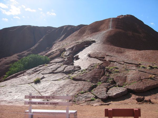 オーストラリア連邦・ゴールドコースト「世界の中心で愛を叫ぶ@エアーズロック」の写真
